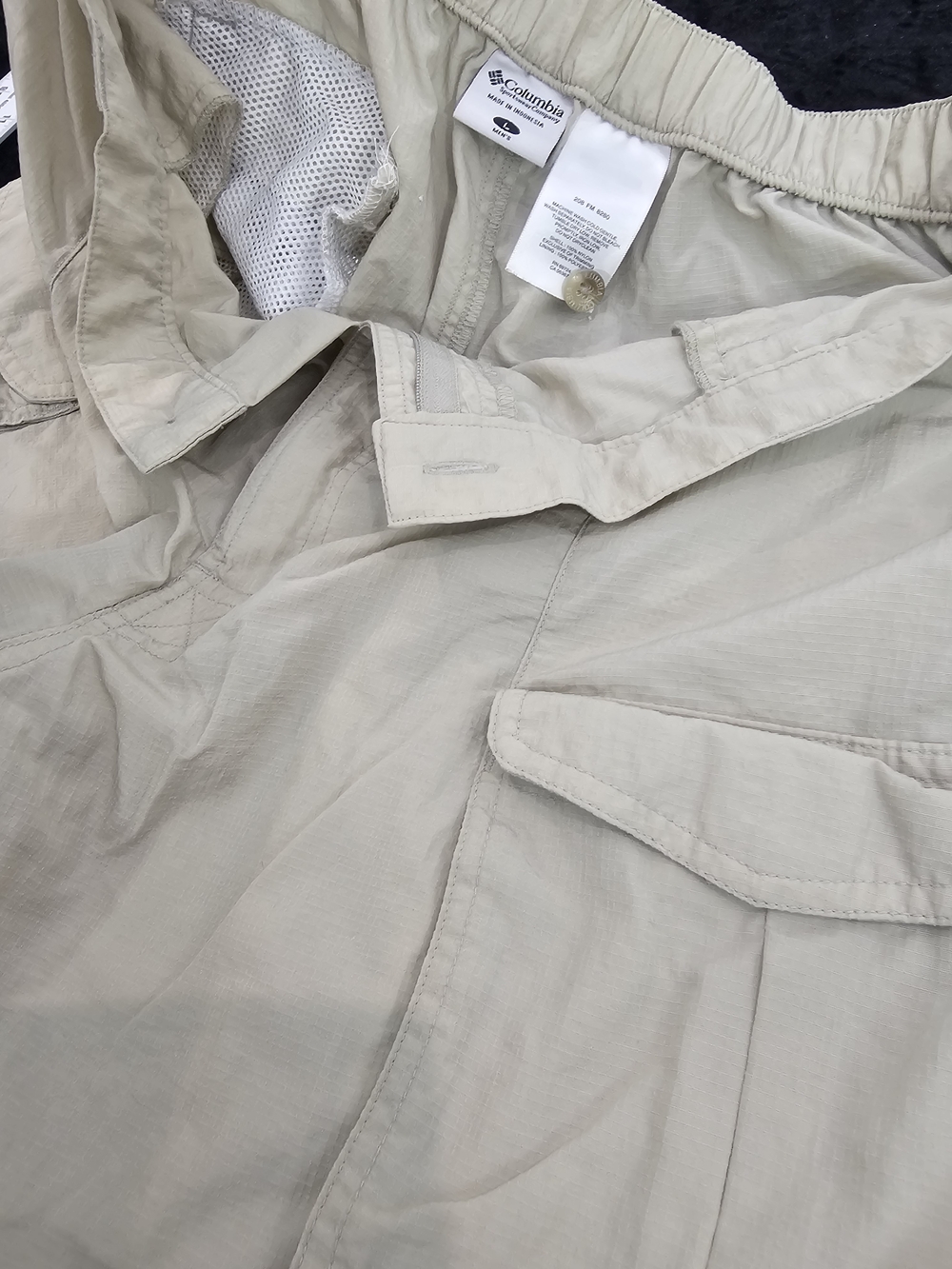 Columbia Light Tan Outdoor Cargo Shorts